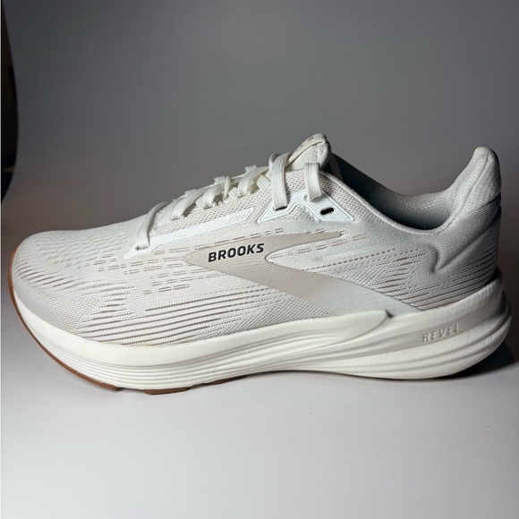 Pre-Owned Brooks Revel 8 Women's size 7 wide. White /Grey ( lightly used) - Picture 10 of 13